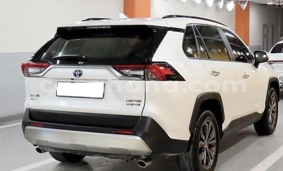 Buy Used Toyota RAV4 White Car in Accra in Greater Accra Buy Used Toyota RAV4 White Car in Accra in Greater Accra