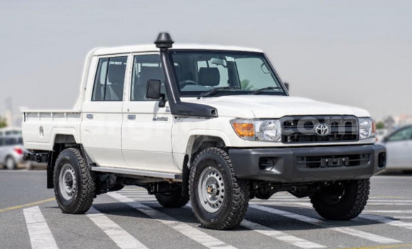 Buy Used Toyota Land Cruiser White Car in Accra in Greater Accra Buy Used Toyota Land Cruiser White Car in Accra in Greater Accra