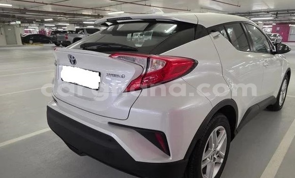 Buy Used Toyota C-HR White Car in Accra in Greater Accra Buy Used Toyota C-HR White Car in Accra in Greater Accra
