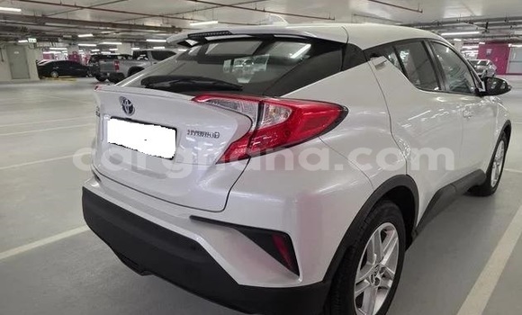 Buy Used Toyota C-HR White Car in Accra in Greater Accra Buy Used Toyota C-HR White Car in Accra in Greater Accra