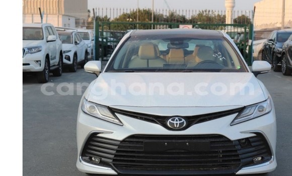 Ra Àlòkù Toyota Camry funfun Ọkọ̀ in Accra ni Greater Accra