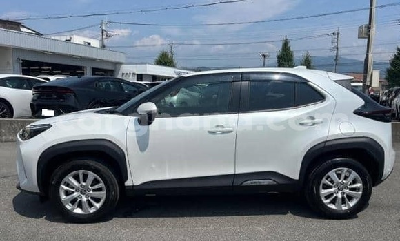 Buy Used Toyota Yaris White Car in Accra in Greater Accra Buy Used Toyota Yaris White Car in Accra in Greater Accra