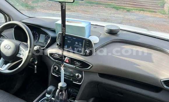Buy Used Hyundai Santa Fe White Car in Accra in Greater Accra Buy Used Hyundai Santa Fe White Car in Accra in Greater Accra