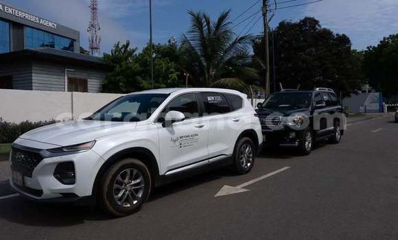 Buy Used Hyundai Santa Fe White Car in Accra in Greater Accra Buy Used Hyundai Santa Fe White Car in Accra in Greater Accra