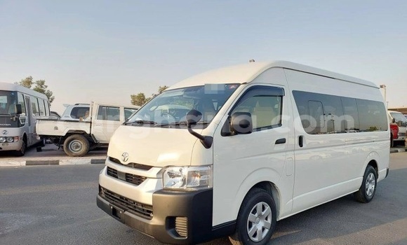 Ra Àlòkù Toyota Hiace funfun Ọkọ̀ in Accra ni Greater Accra