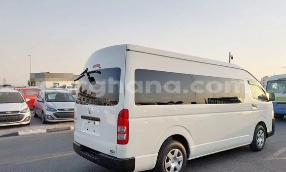 Buy Used Toyota Hiace White Car in Accra in Greater Accra Buy Used Toyota Hiace White Car in Accra in Greater Accra