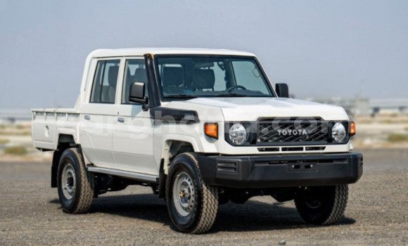 Buy Used Toyota Land Cruiser White Car in Accra in Greater Accra Buy Used Toyota Land Cruiser White Car in Accra in Greater Accra