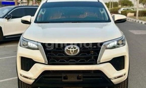 Buy Used Toyota Fortuner White Car in Accra in Greater Accra Buy Used Toyota Fortuner White Car in Accra in Greater Accra