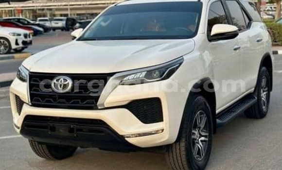 Buy Used Toyota Fortuner White Car in Accra in Greater Accra Buy Used Toyota Fortuner White Car in Accra in Greater Accra
