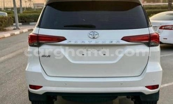 Buy Used Toyota Fortuner White Car in Accra in Greater Accra Buy Used Toyota Fortuner White Car in Accra in Greater Accra