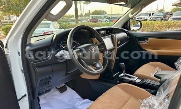 Buy Used Toyota Fortuner White Car in Accra in Greater Accra Buy Used Toyota Fortuner White Car in Accra in Greater Accra