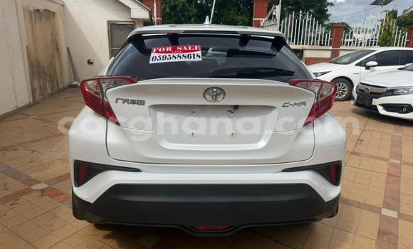 Buy Used Toyota C-HR White Car in Accra in Greater Accra Buy Used Toyota C-HR White Car in Accra in Greater Accra