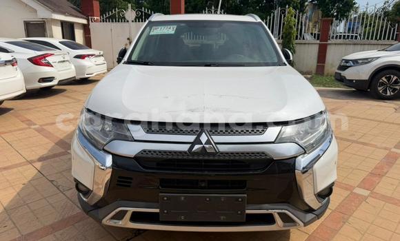 Ra Àlòkù Mitsubishi Outlander funfun Ọkọ̀ in Accra ni Greater Accra Ra Àlòkù Mitsubishi Outlander funfun Ọkọ̀ in Accra ni Greater Accra