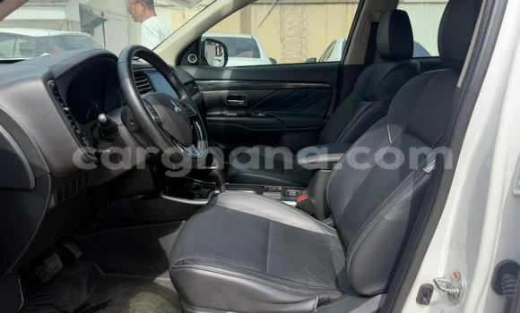 Ra Àlòkù Mitsubishi Outlander funfun Ọkọ̀ in Accra ni Greater Accra Ra Àlòkù Mitsubishi Outlander funfun Ọkọ̀ in Accra ni Greater Accra