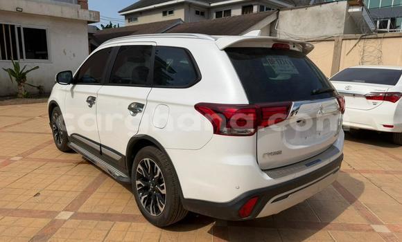 Ra Àlòkù Mitsubishi Outlander funfun Ọkọ̀ in Accra ni Greater Accra Ra Àlòkù Mitsubishi Outlander funfun Ọkọ̀ in Accra ni Greater Accra