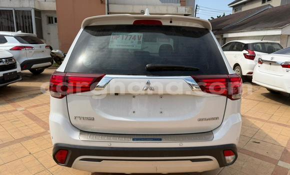 Ra Àlòkù Mitsubishi Outlander funfun Ọkọ̀ in Accra ni Greater Accra Ra Àlòkù Mitsubishi Outlander funfun Ọkọ̀ in Accra ni Greater Accra