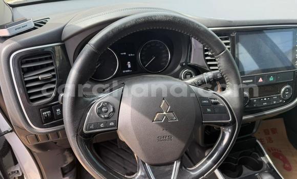 Ra Àlòkù Mitsubishi Outlander funfun Ọkọ̀ in Accra ni Greater Accra Ra Àlòkù Mitsubishi Outlander funfun Ọkọ̀ in Accra ni Greater Accra