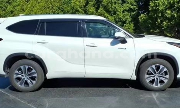 Buy Used Toyota Highlander White Car in Accra in Greater Accra Buy Used Toyota Highlander White Car in Accra in Greater Accra