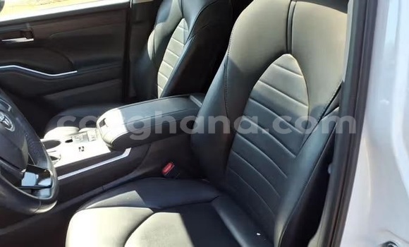 Buy Used Toyota Highlander White Car in Accra in Greater Accra Buy Used Toyota Highlander White Car in Accra in Greater Accra
