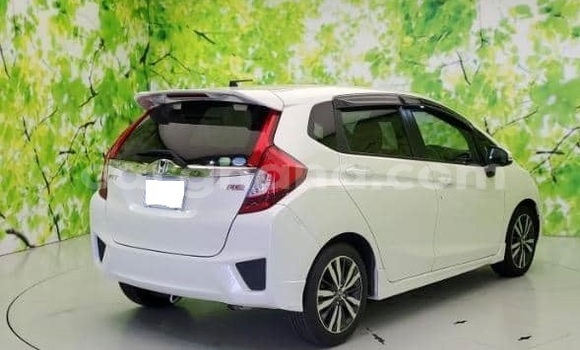 Buy Used Honda FIT White Car in Accra in Greater Accra Buy Used Honda FIT White Car in Accra in Greater Accra