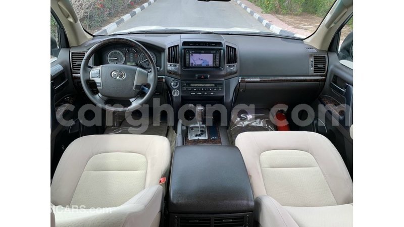 Big with watermark toyota land cruiser ashanti import dubai 10930