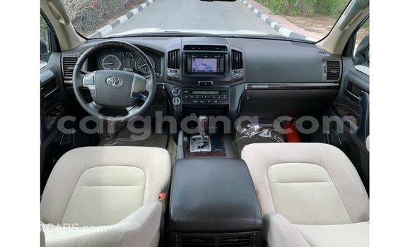 Sayi Imported Toyota Land Cruiser White Mota in Import - Dubai a Ashanti Sayi Imported Toyota Land Cruiser White Mota in Import - Dubai a Ashanti
