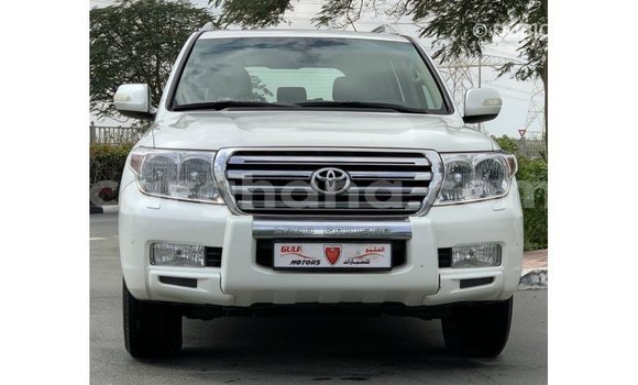 Sayi Imported Toyota Land Cruiser White Mota in Import - Dubai a Ashanti Sayi Imported Toyota Land Cruiser White Mota in Import - Dubai a Ashanti