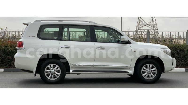 Big with watermark toyota land cruiser ashanti import dubai 10930