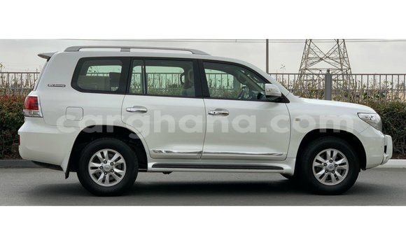Sayi Imported Toyota Land Cruiser White Mota in Import - Dubai a Ashanti Sayi Imported Toyota Land Cruiser White Mota in Import - Dubai a Ashanti