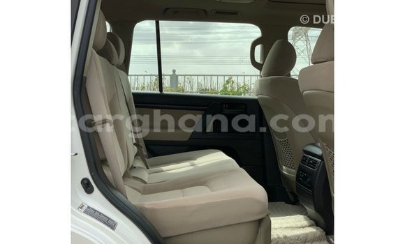 Sayi Imported Toyota Land Cruiser White Mota in Import - Dubai a Ashanti Sayi Imported Toyota Land Cruiser White Mota in Import - Dubai a Ashanti