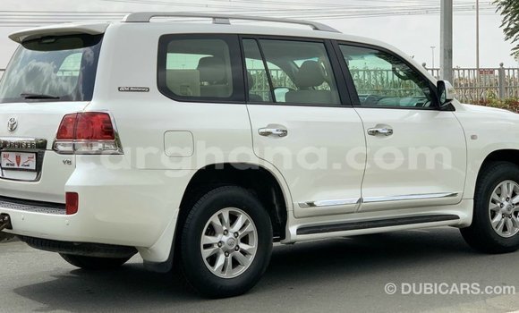 Sayi Imported Toyota Land Cruiser White Mota in Import - Dubai a Ashanti Sayi Imported Toyota Land Cruiser White Mota in Import - Dubai a Ashanti