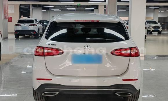 Buy Used Mercedes-Benz C180 coupe White Car in Accra in Greater Accra Buy Used Mercedes-Benz C180 coupe White Car in Accra in Greater Accra