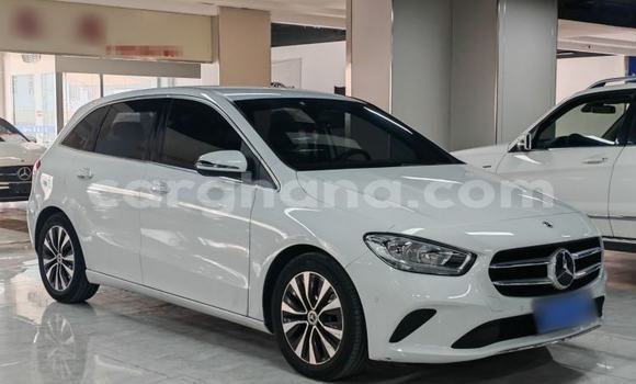 Buy Used Mercedes-Benz C180 coupe White Car in Accra in Greater Accra Buy Used Mercedes-Benz C180 coupe White Car in Accra in Greater Accra
