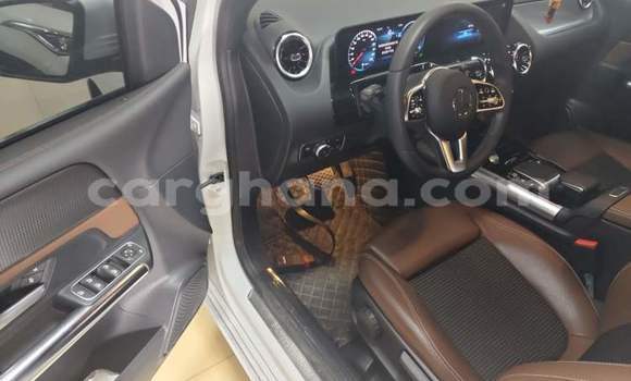 Buy Used Mercedes-Benz C180 coupe White Car in Accra in Greater Accra Buy Used Mercedes-Benz C180 coupe White Car in Accra in Greater Accra