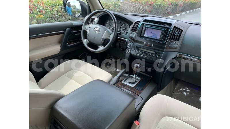 Big with watermark toyota land cruiser ashanti import dubai 10930