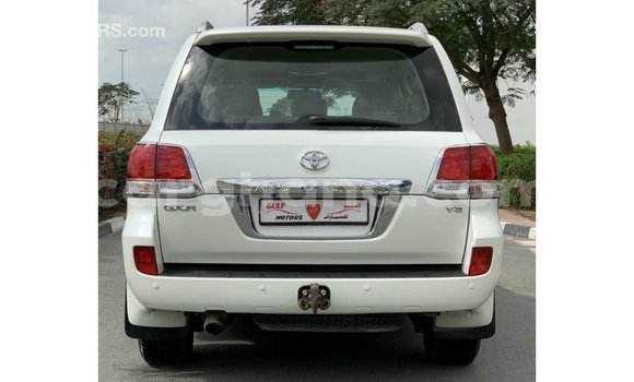 Sayi Imported Toyota Land Cruiser White Mota in Import - Dubai a Ashanti Sayi Imported Toyota Land Cruiser White Mota in Import - Dubai a Ashanti