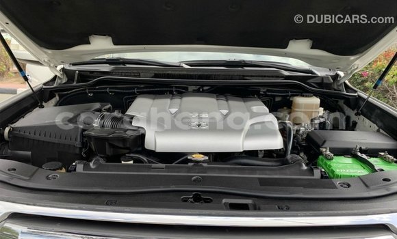 Sayi Imported Toyota Land Cruiser White Mota in Import - Dubai a Ashanti Sayi Imported Toyota Land Cruiser White Mota in Import - Dubai a Ashanti