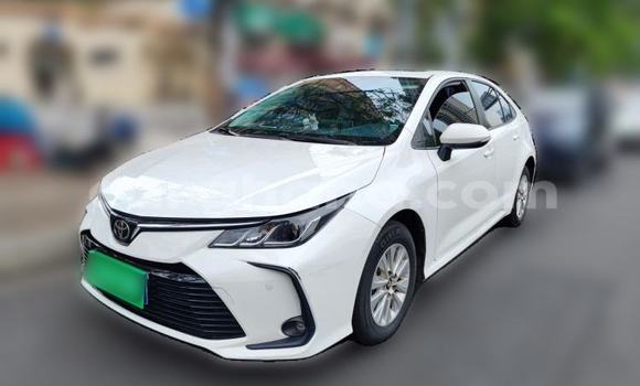 Ra Imported Toyota Corolla funfun Ọkọ̀ in Accra ni Greater Accra Ra Imported Toyota Corolla funfun Ọkọ̀ in Accra ni Greater Accra