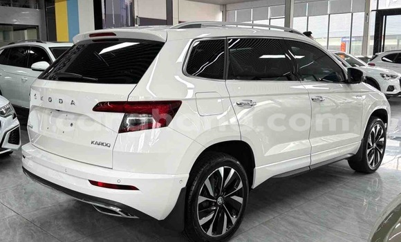 Ra Àlòkù Skoda Karoq funfun Ọkọ̀ in Abetifi ni Oorun Ra Àlòkù Skoda Karoq funfun Ọkọ̀ in Abetifi ni Oorun
