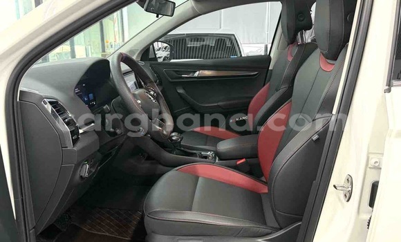 Ra Àlòkù Skoda Karoq funfun Ọkọ̀ in Abetifi ni Oorun Ra Àlòkù Skoda Karoq funfun Ọkọ̀ in Abetifi ni Oorun