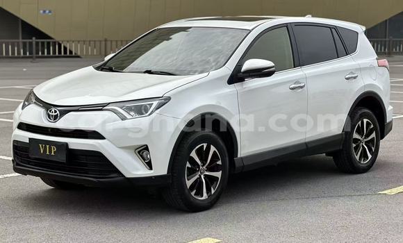 Buy Used Toyota RAV4 White Car in Accra in Greater Accra Buy Used Toyota RAV4 White Car in Accra in Greater Accra