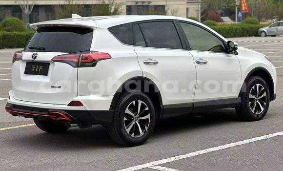 Buy Used Toyota RAV4 White Car in Accra in Greater Accra Buy Used Toyota RAV4 White Car in Accra in Greater Accra