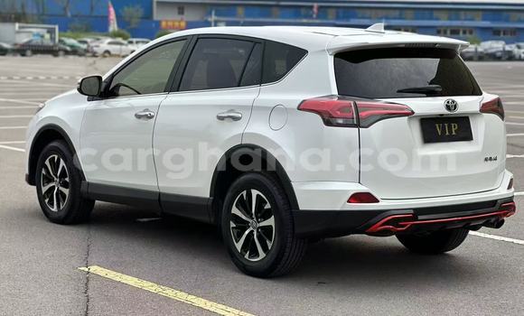Buy Used Toyota RAV4 White Car in Accra in Greater Accra Buy Used Toyota RAV4 White Car in Accra in Greater Accra