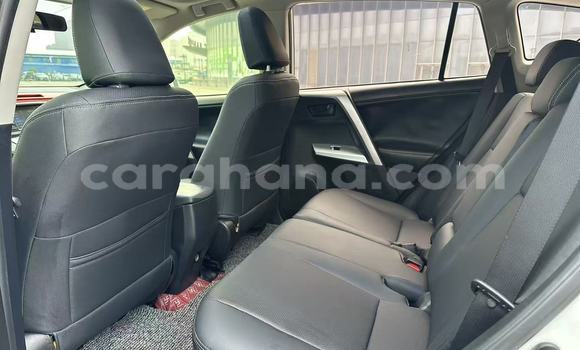 Buy Used Toyota RAV4 White Car in Accra in Greater Accra Buy Used Toyota RAV4 White Car in Accra in Greater Accra