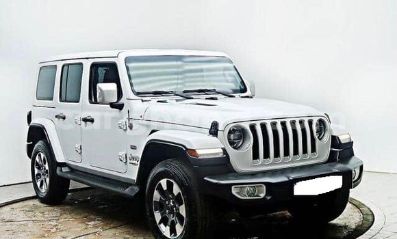 Sayi Na hannu Jeep Wrangler White Mota in Accra a Greater Accra