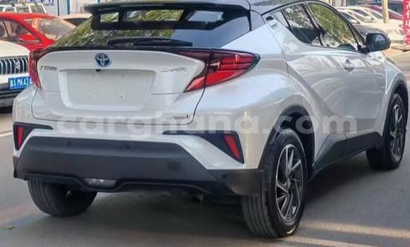 Buy Used Toyota C-HR White Car in Accra in Greater Accra Buy Used Toyota C-HR White Car in Accra in Greater Accra
