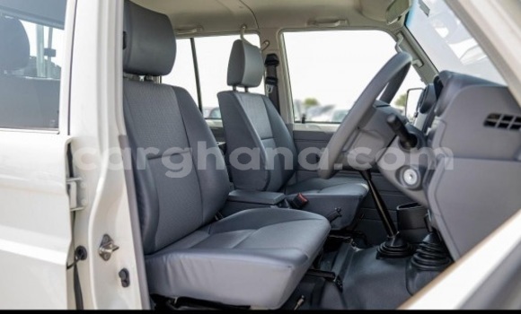 Buy Used Toyota Land Cruiser White Car in Accra in Greater Accra Buy Used Toyota Land Cruiser White Car in Accra in Greater Accra