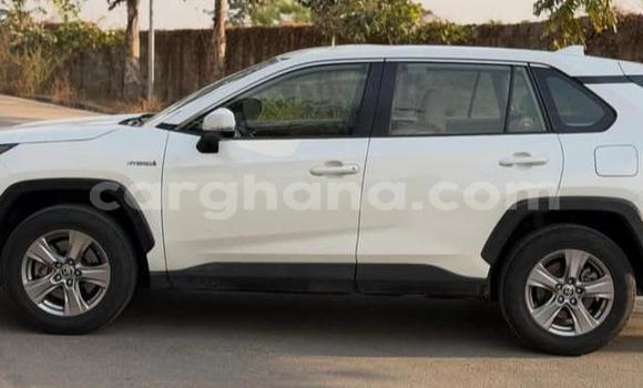 Sayi Na hannu Toyota RAV4 White Mota in Accra a Greater Accra Sayi Na hannu Toyota RAV4 White Mota in Accra a Greater Accra