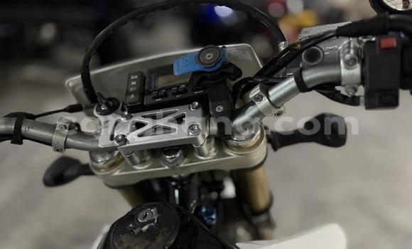 Buy Used Suzuki DR-Z White Bike in Accra in Greater Accra Buy Used Suzuki DR-Z White Bike in Accra in Greater Accra