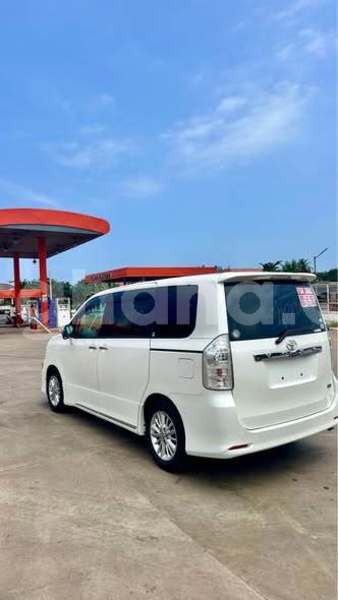 Big with watermark toyota voxy greater accra accra 61105